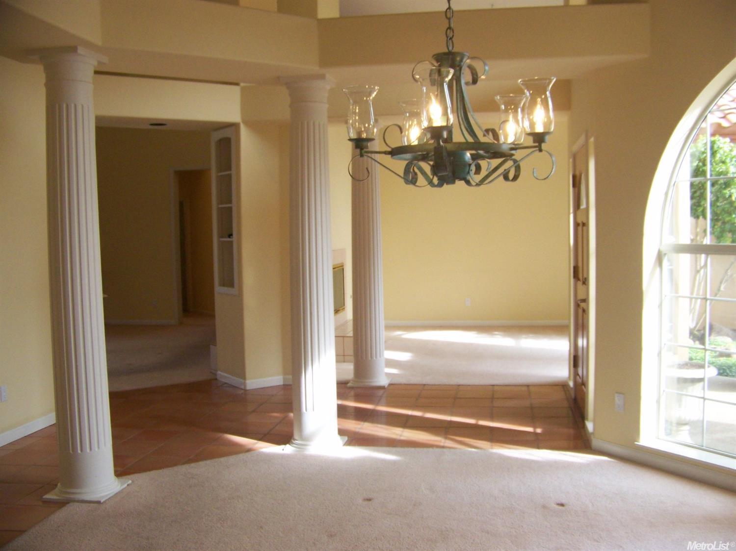878 W Southwood Dr, Woodland, United States 95695