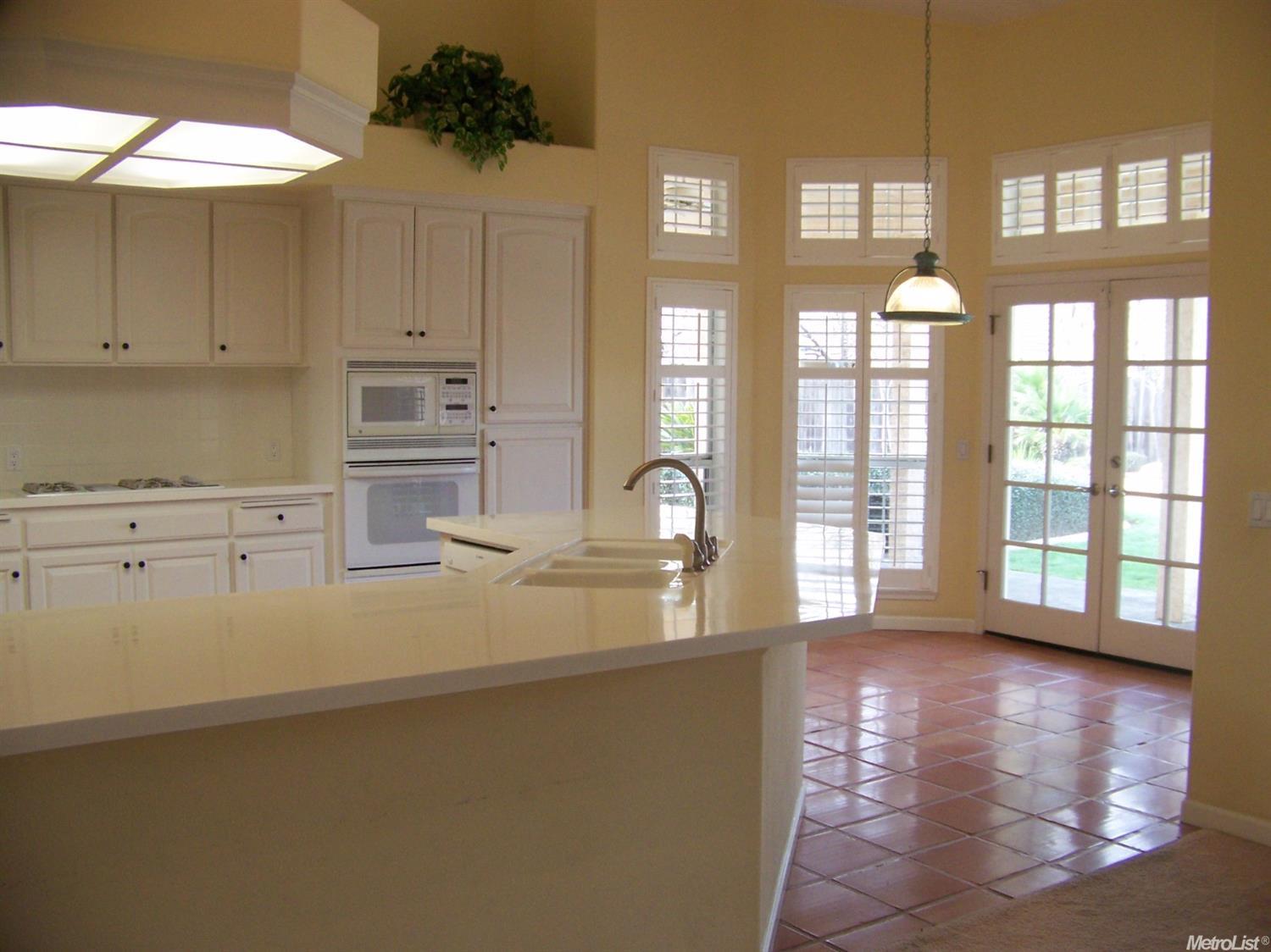 878 W Southwood Dr, Woodland, United States 95695