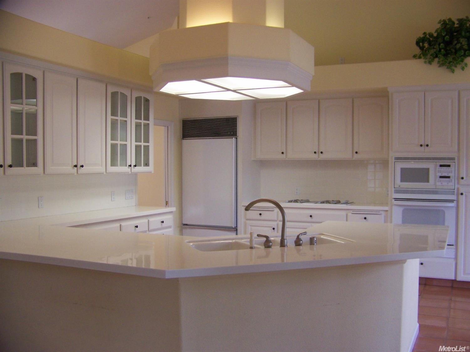 878 W Southwood Dr, Woodland, United States 95695