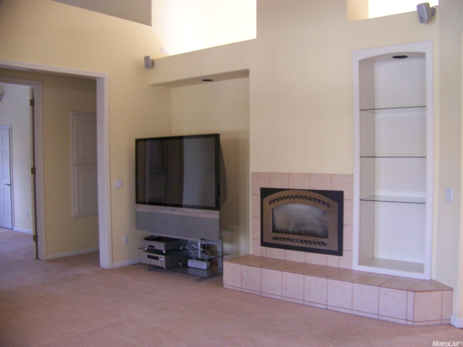 878 W Southwood Dr, Woodland, United States 95695