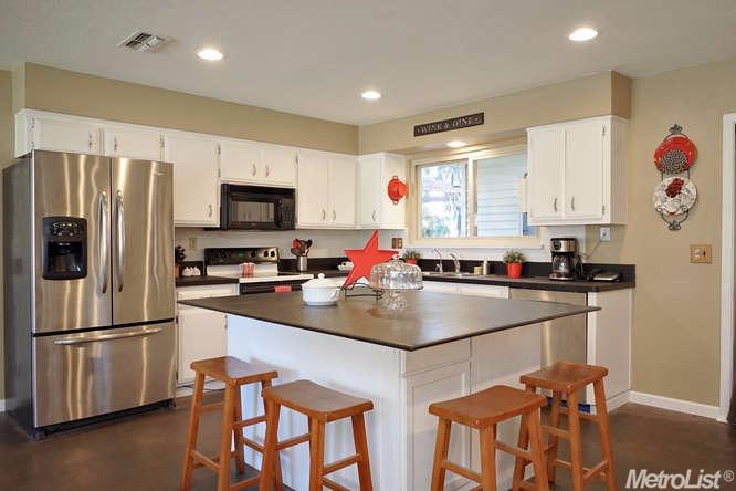 19590 Hillcrest Dr, Woodland, United States 95695