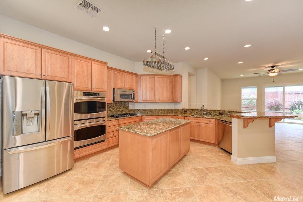 2224 Shaldon Ln, Roseville, United States 95747