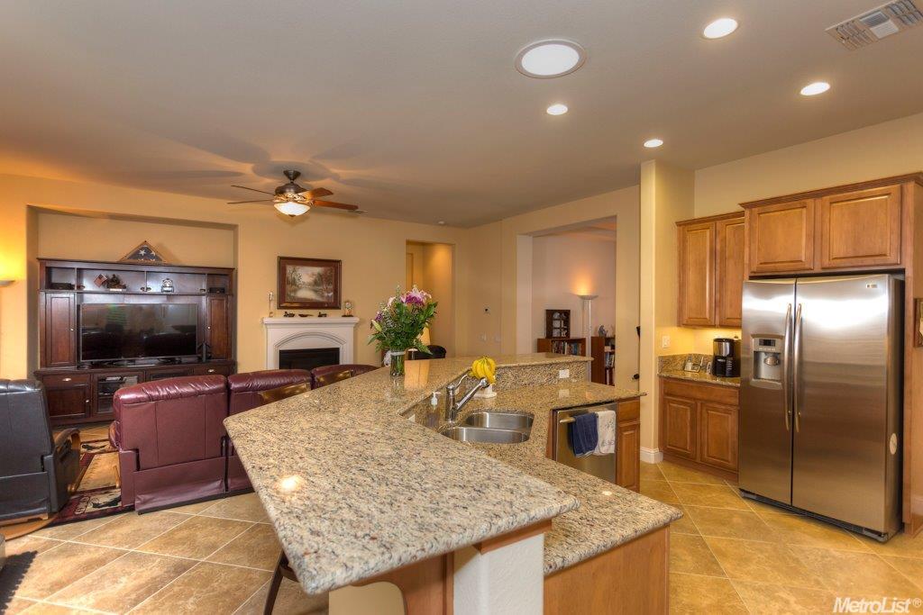 2017 Cove Ln, Roseville, United States 95747