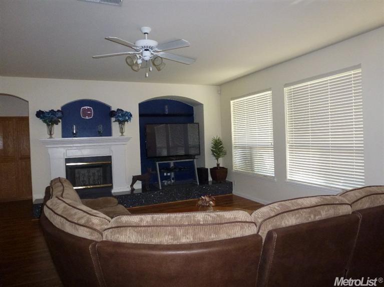8460Country Acres Ln, Sacramento, United States 95828