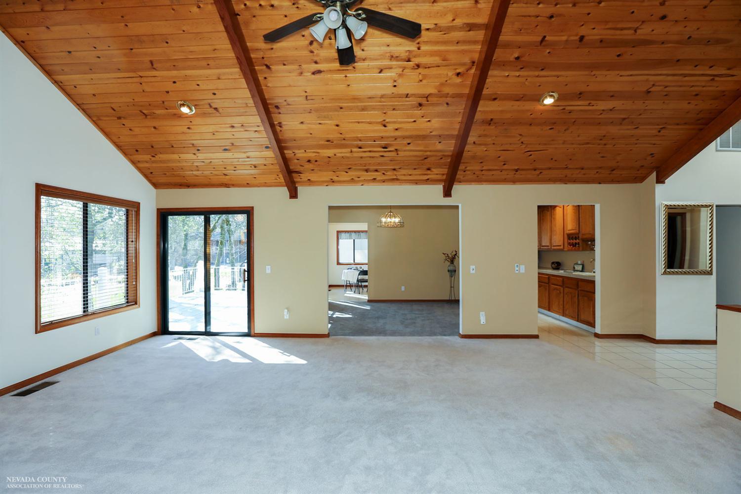 19046 Lake Forest Dr, Penn Valley, United States 95946