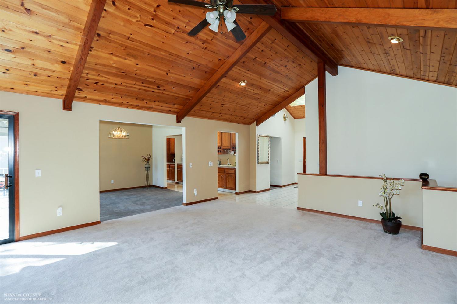 19046 Lake Forest Dr, Penn Valley, United States 95946