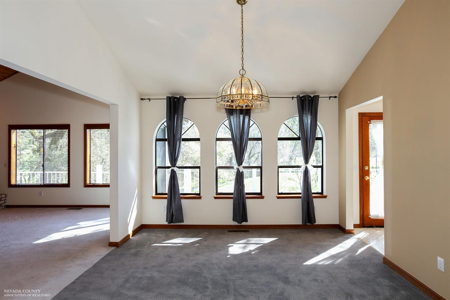 19046 Lake Forest Dr, Penn Valley, United States 95946