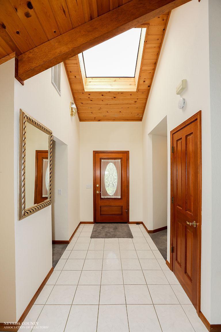 19046 Lake Forest Dr, Penn Valley, United States 95946