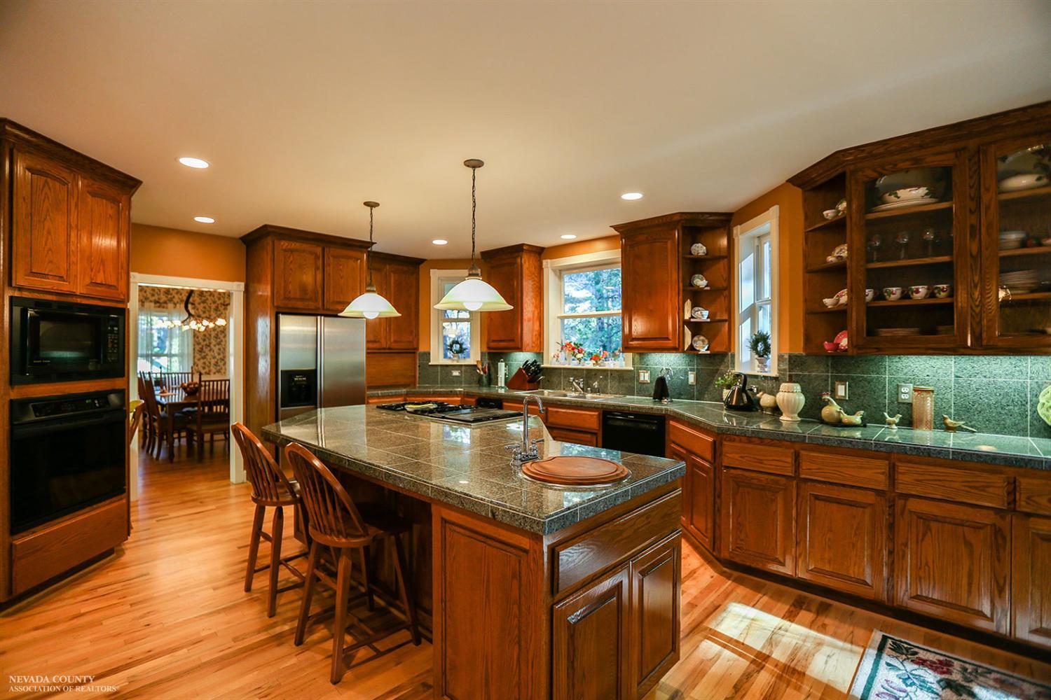12927 Woodstock Dr, Nevada City, United States 95959