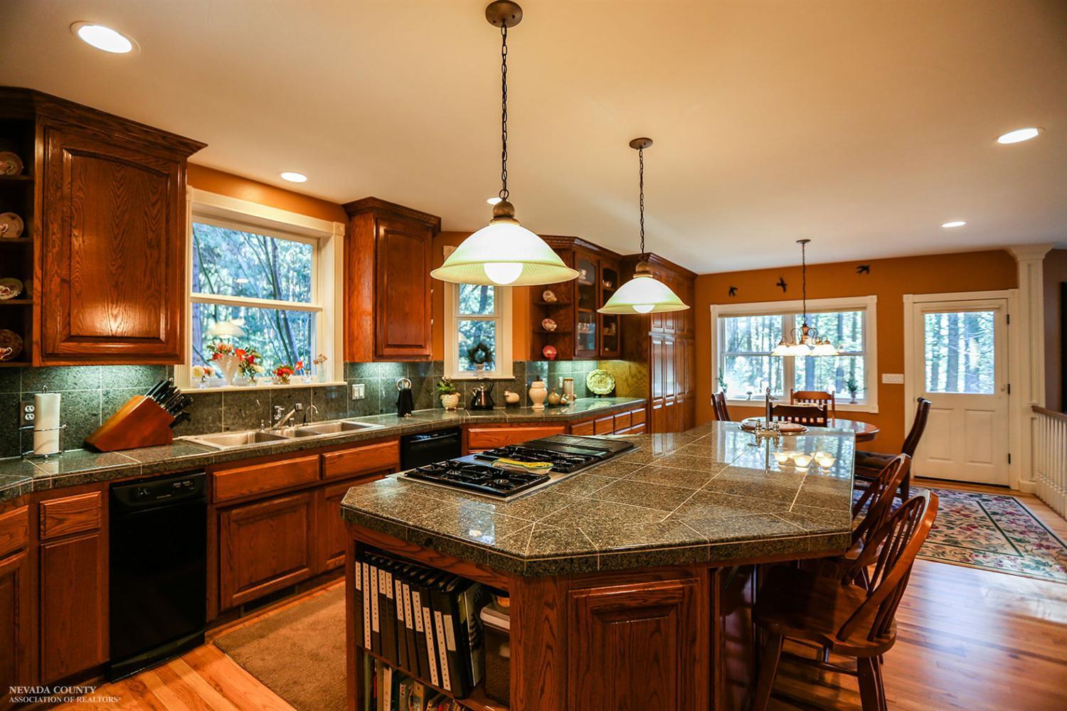12927 Woodstock Dr, Nevada City, United States 95959