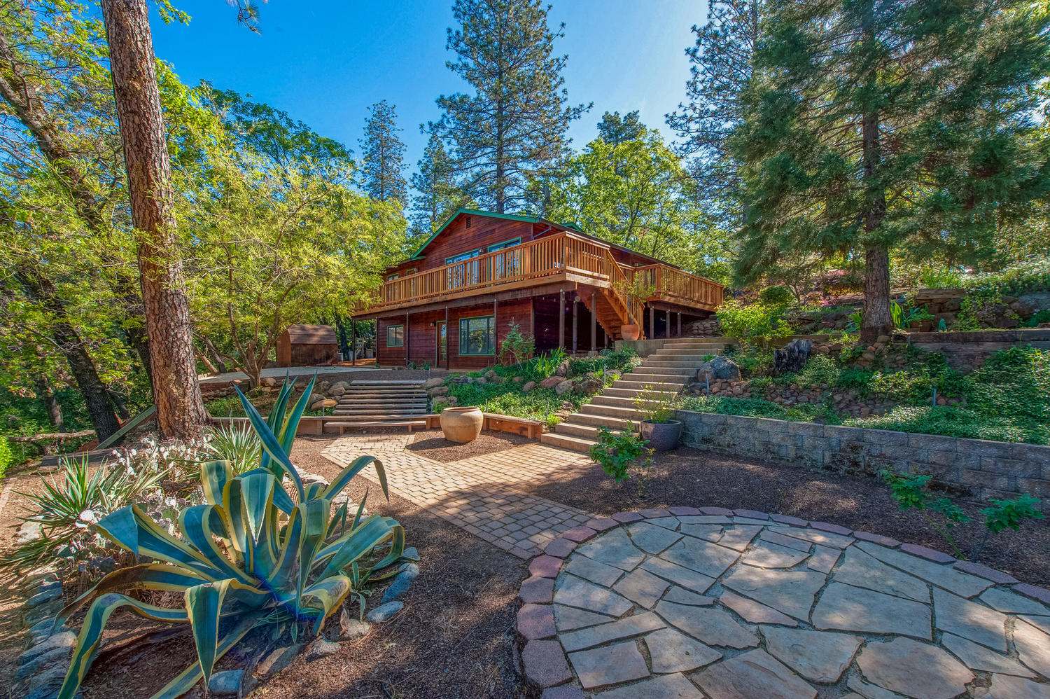 213 Pacific Dr