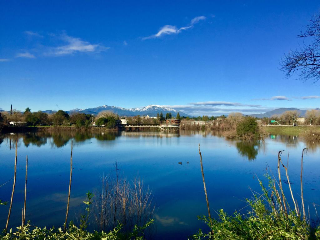 171 Village Dr, Redding, CA 96001