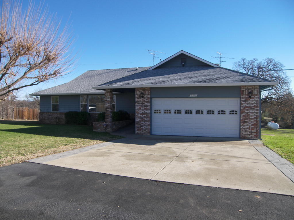 9273 Pond View Dr, Redding, CA 96002