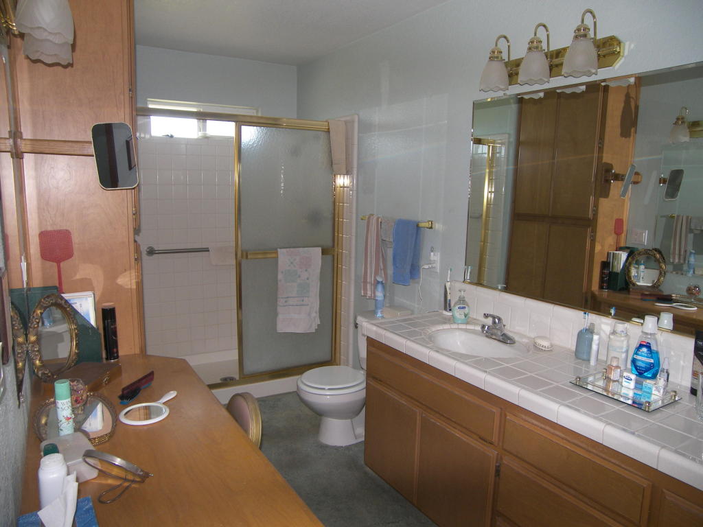 9273 Pond View Dr, Redding, CA 96002