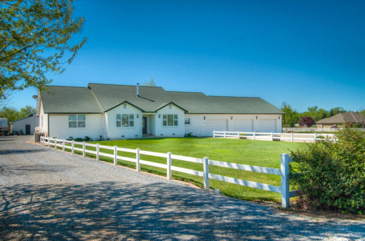 19865 Holstein Ln, Redding, CA 96002