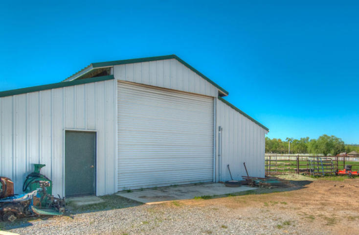 19865 Holstein Ln, Redding, CA 96002