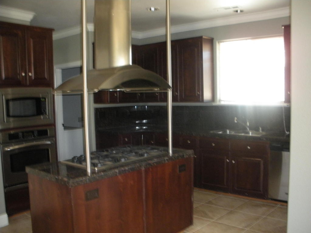 12799 INDIAN OAKS Dr, Bella Vista, CA 96008