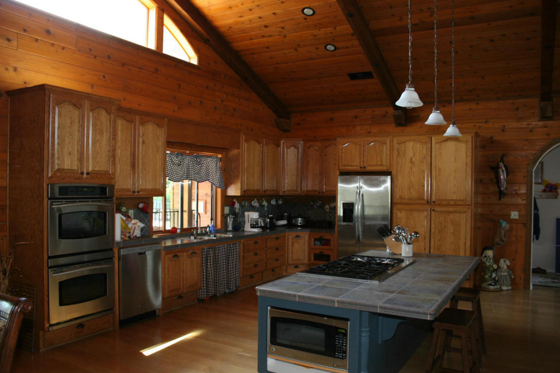 41990 Creighton Dr, Fall River Mills, CA 96028