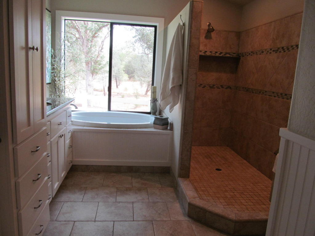 21906 Coloma Dr, Palo Cedro, CA 96073