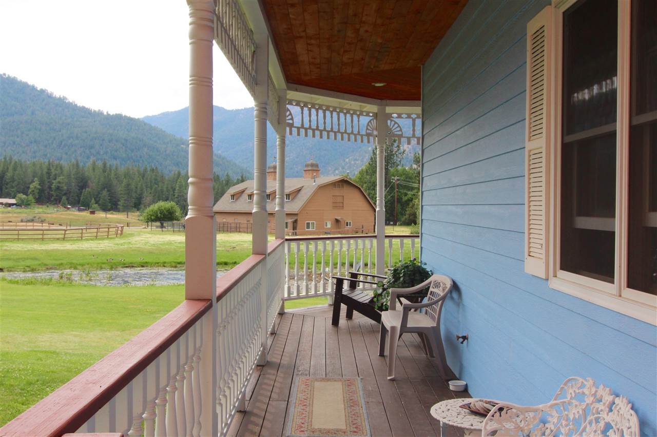 9512 N Old Stage Rd, Weed, CA 96094