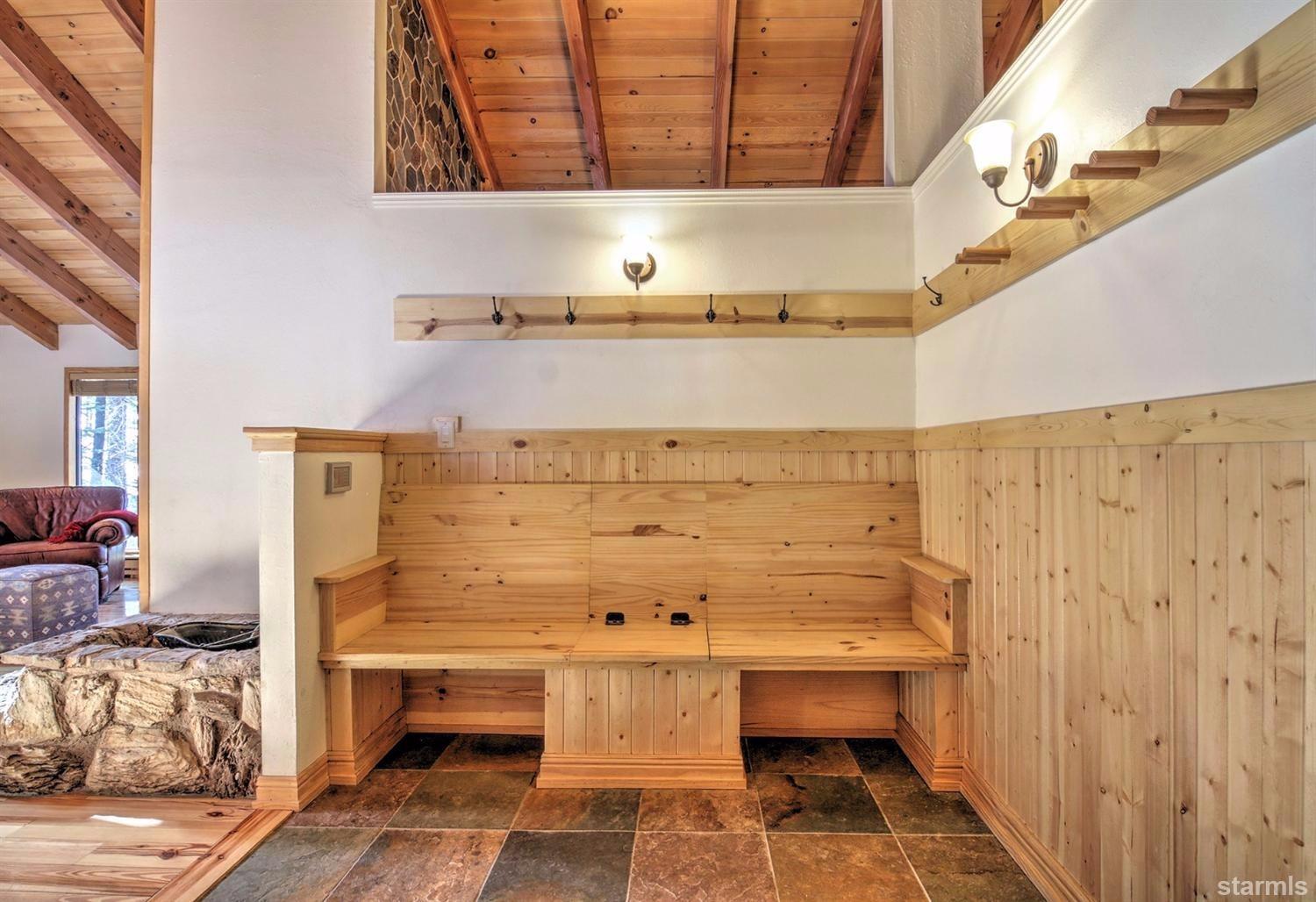 1424 Wildwood Avenue, South Lake Tahoe, United States 96150