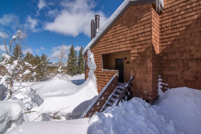 11633 Snowpeak Way, Truckee, CA 96161