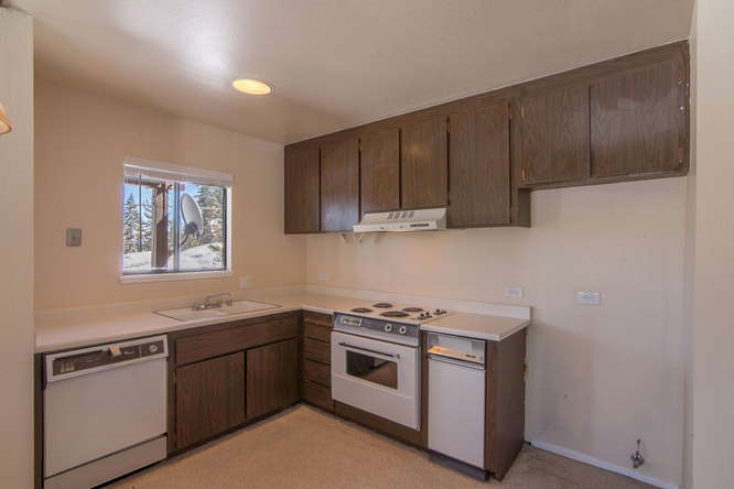 11633 Snowpeak Way, Truckee, CA 96161