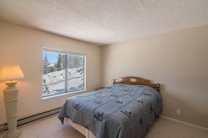 11633 Snowpeak Way, Truckee, CA 96161