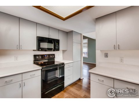 2575 S Independence Ct, Lakewood, CO 80227