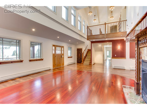 440 Christmas Tree Dr, Boulder, CO 80302