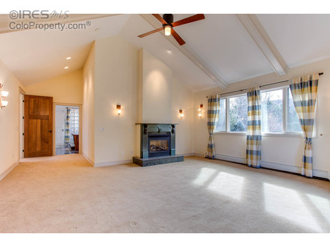 440 Christmas Tree Dr, Boulder, CO 80302