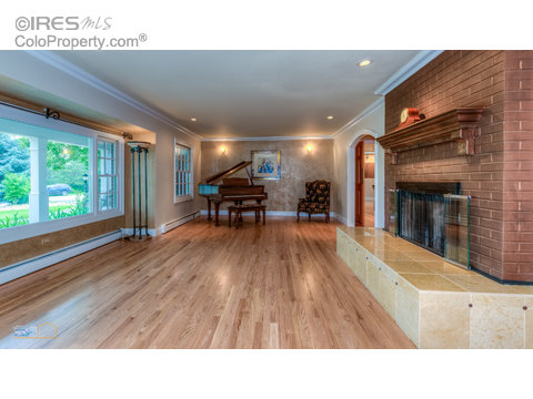 652 Theresa Dr, Boulder, CO 80303