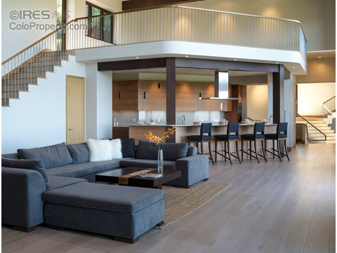 19 Arrowleaf Ct, Boulder, CO 80304