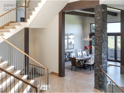 19 Arrowleaf Ct, Boulder, CO 80304