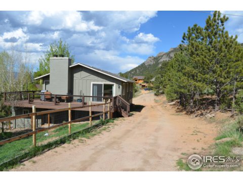 821 Whispering Pines Dr, Estes Park, CO 80517