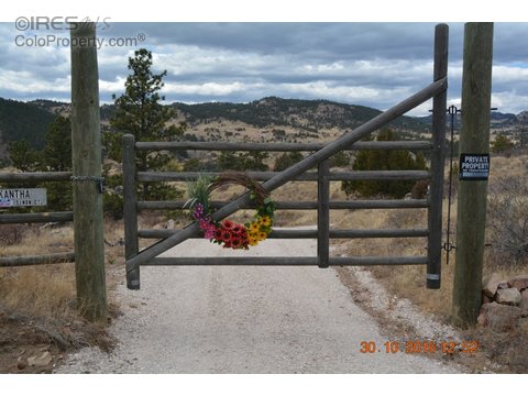302 Simoncrest Dr, Livermore, CO 80536