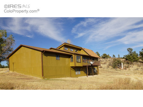 302 Simoncrest Dr, Livermore, CO 80536