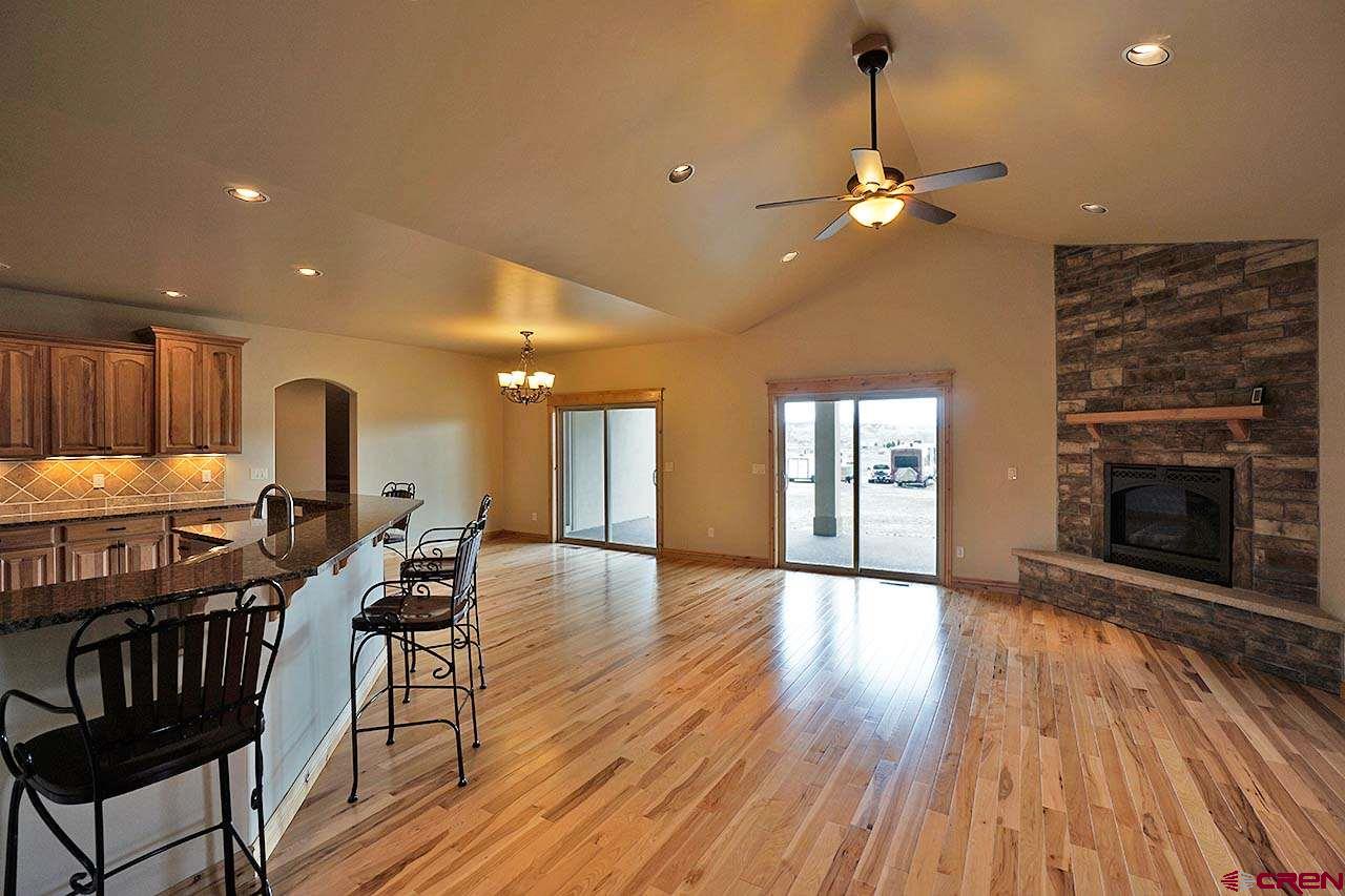 69072 E Oak Grove Road, Montrose, CO 81401