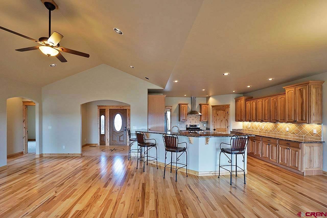 69072 E Oak Grove Road, Montrose, CO 81401