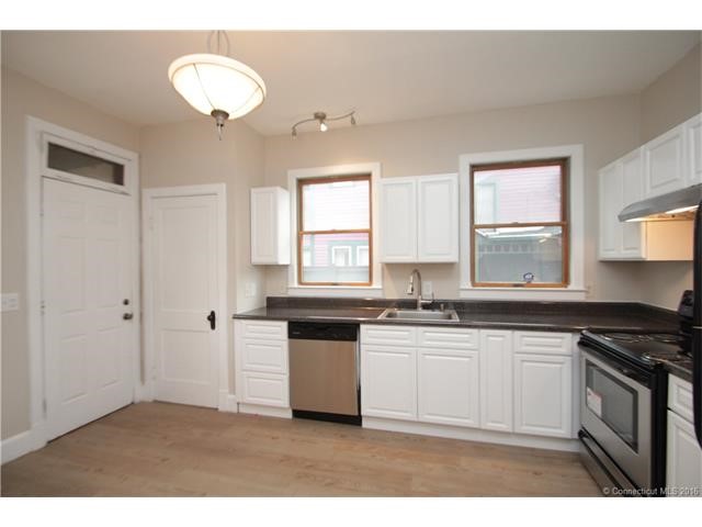 17Dartmouth, Massachusetts, CT 01109