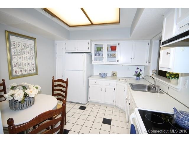 5Sycamore Ln, Avon, CT 06001