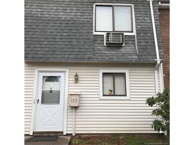 133 Sutton Pl, Bloomfield, CT 06002