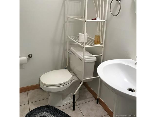 133 Sutton Pl, Bloomfield, CT 06002