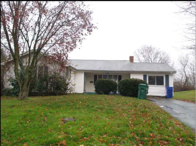 5 Lee Cir, Bloomfield, CT 06002