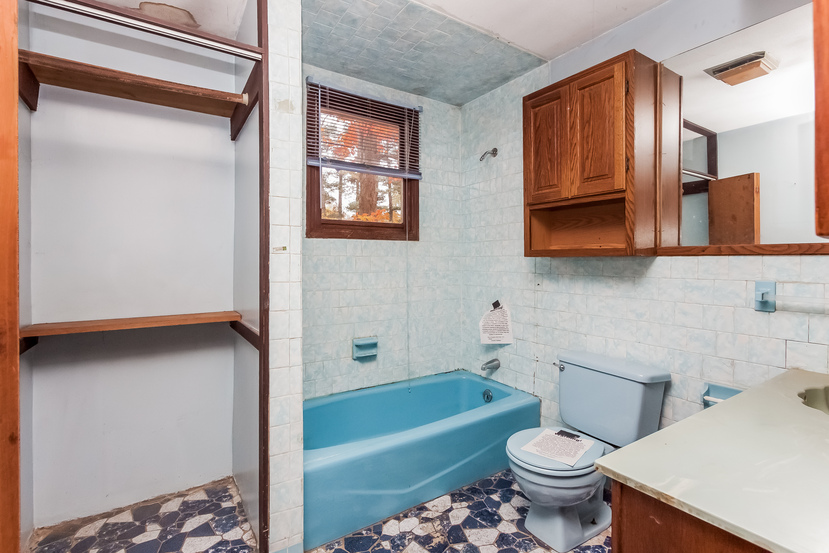 75 School St, Bloomfield, CT 06002