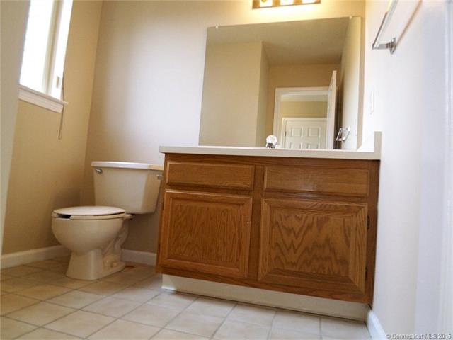 16 Reed Ct, Bloomfield, CT 06002