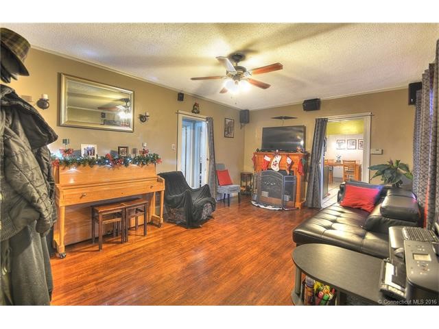 219Tunxis Ave, Bloomfield, CT 06002