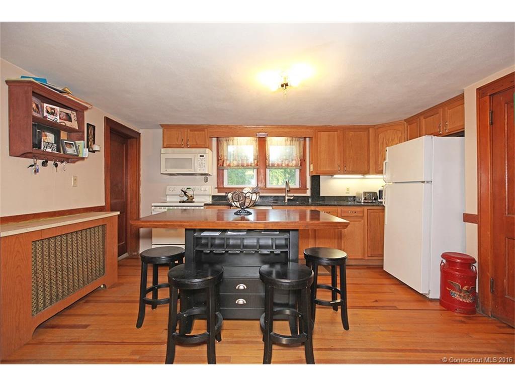 6 Privilege Rd, Bloomfield, CT 06002