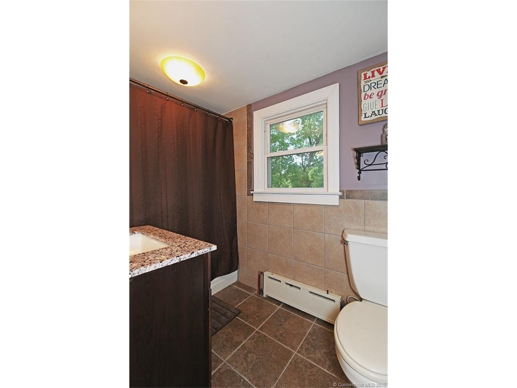 6 Privilege Rd, Bloomfield, CT 06002