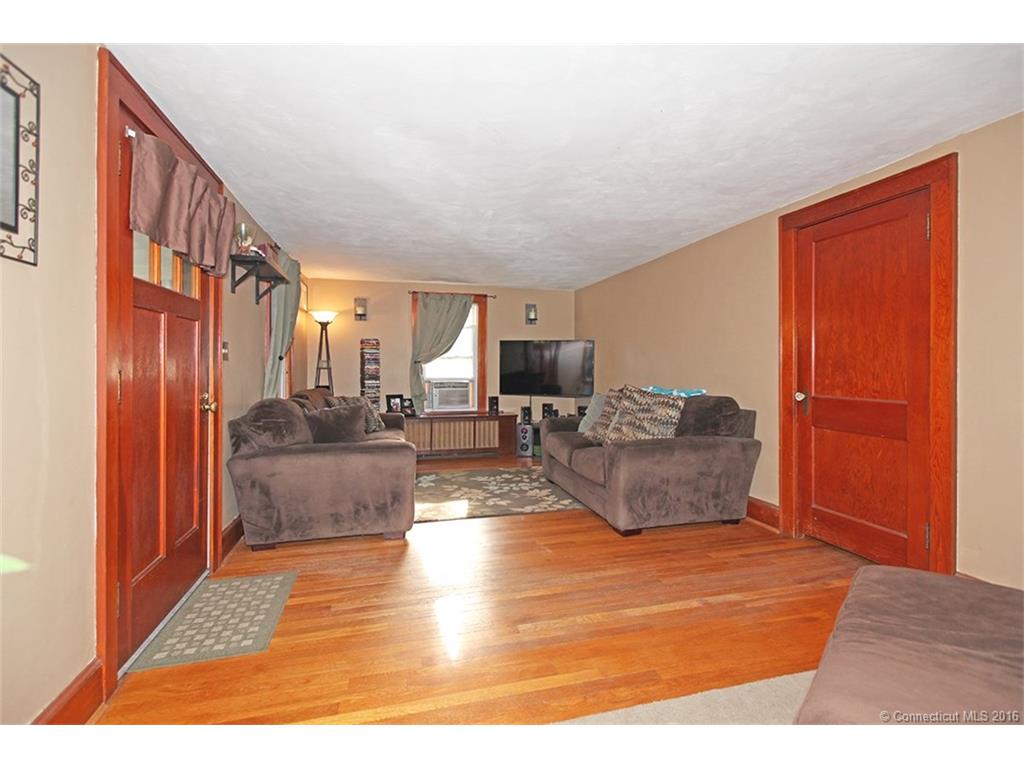 6 Privilege Rd, Bloomfield, CT 06002